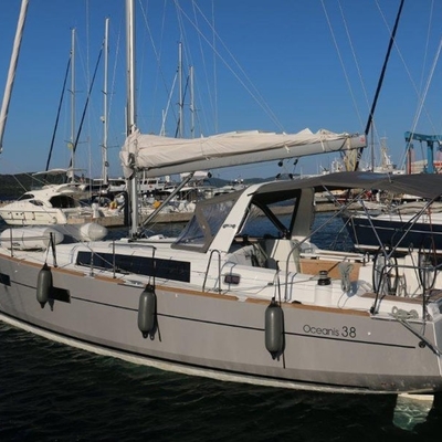 Oceanis 38