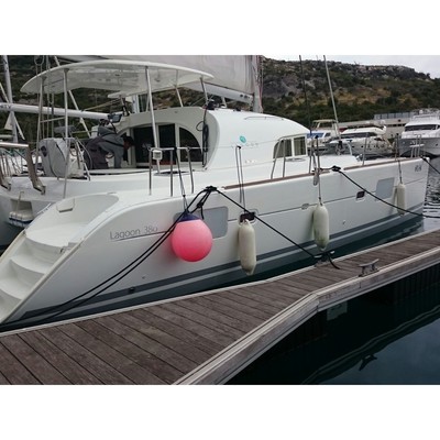 Lagoon 380 Cruising